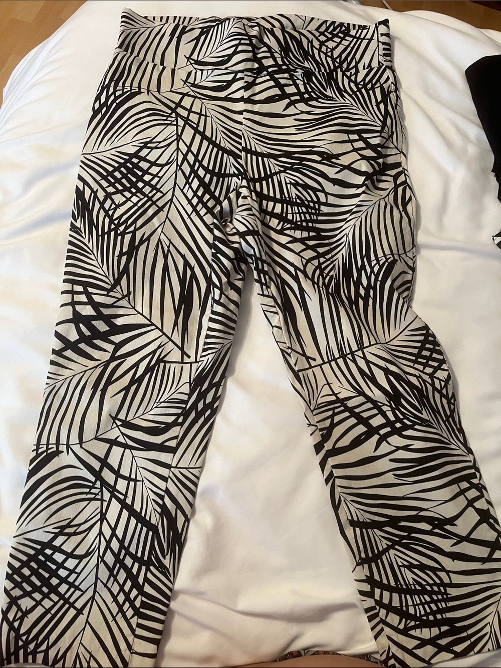 Jules & Leopold Black Palm-Print Skinny Pants